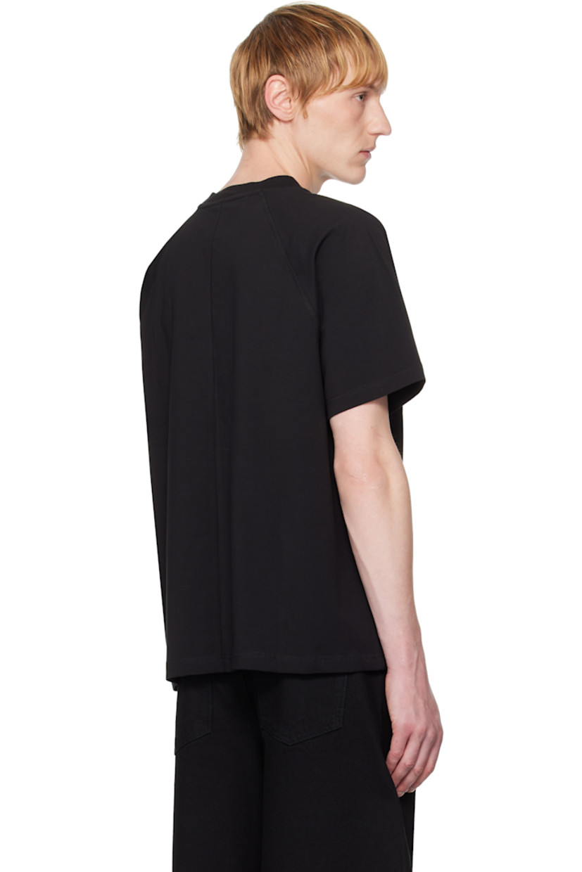 Stretch cotton jersey T-shirt.

· Rib-knit crewneck
· Logo graphic printed at chest
· Overlock stitching at raglan sleeves
· Central seam at back

Supplier color: Black