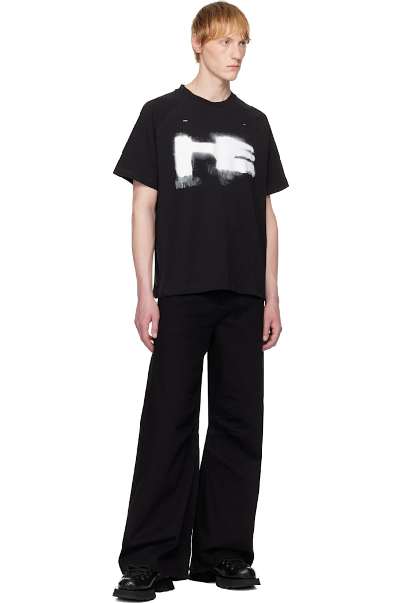 Stretch cotton jersey T-shirt.

· Rib-knit crewneck
· Logo graphic printed at chest
· Overlock stitching at raglan sleeves
· Central seam at back

Supplier color: Black
