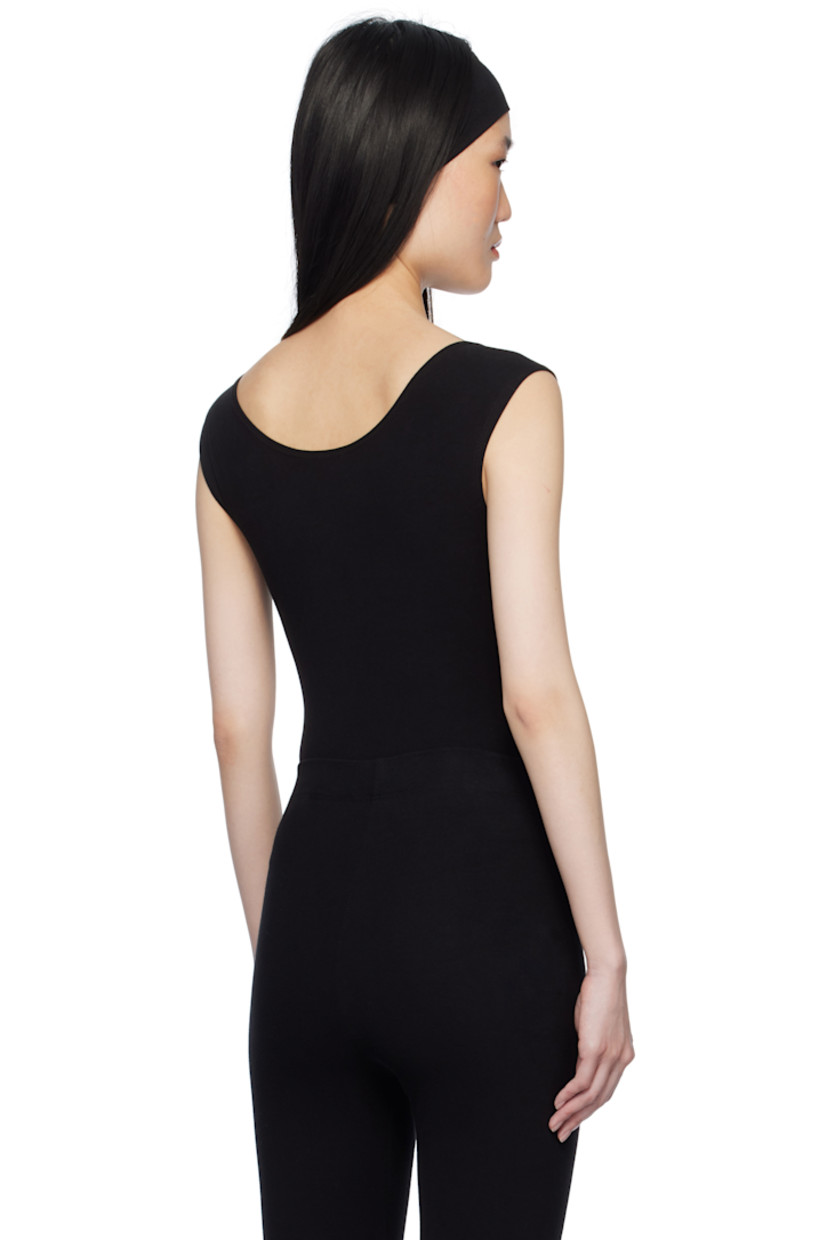Stretch cotton jersey bodysuit.

· Scoop neck
· Cap sleeves

Supplier color: Black