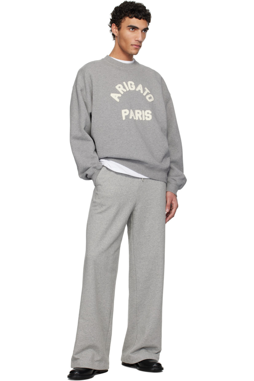 Organic cotton French terry sweatshirt.

· Rib-knit crewneck, hem, and cuffs
· Logo and text appliqués at front
· Dropped shoulders

Supplier color: Grey melange