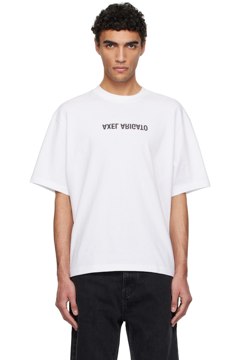 Organic cotton jersey T-shirt.

· Rib-knit crewneck
· Logo printed at chest
· Dropped shoulders

Supplier color: White