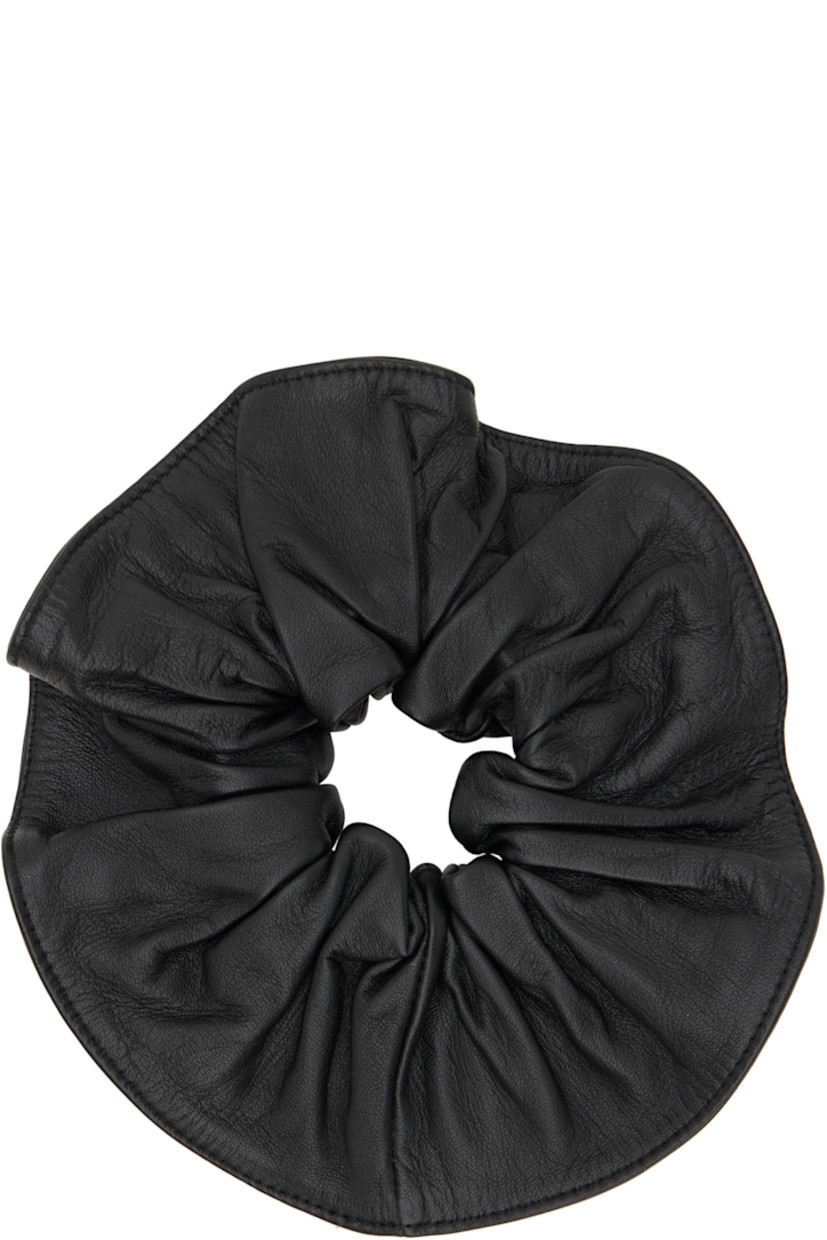 Grained lambskin scrunchie in black.

D3"

Supplier color: Black
