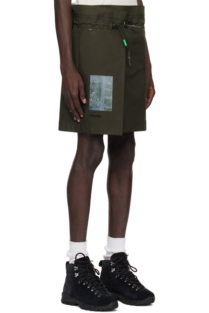 Polyurethane-coated plain-woven Polartec® polyester skirt.

· Wrap construction 
· Drawstring with carabiner at elasticized waistband
· Printed graphic and embroidered logo at front 
· Full fleece lining

Available exclusively at SSENSE.

Supplier color: Dark soil grey