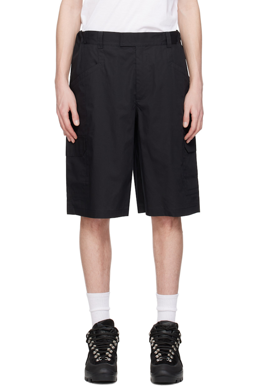 Cotton poplin shorts.

· Belt loops
· Elasticized waistband
· Four-pocket styling
· Zip fly
· Cargo pocket at outseams

Supplier color: Off black