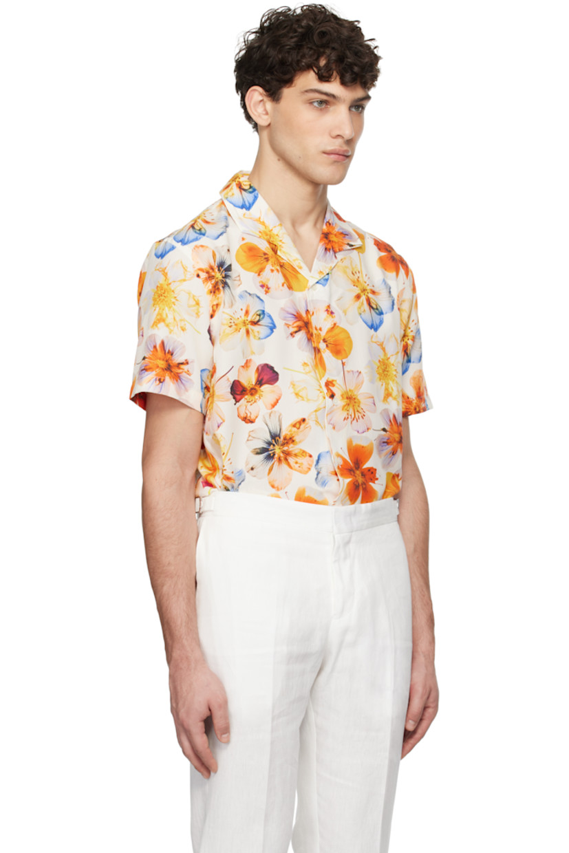 Lyocell poplin shirt. Floral pattern printed throughout.

· Open spread collar
· Button closure
· Tennis-tail hem
· Pleats at back yoke

Supplier color: White sand