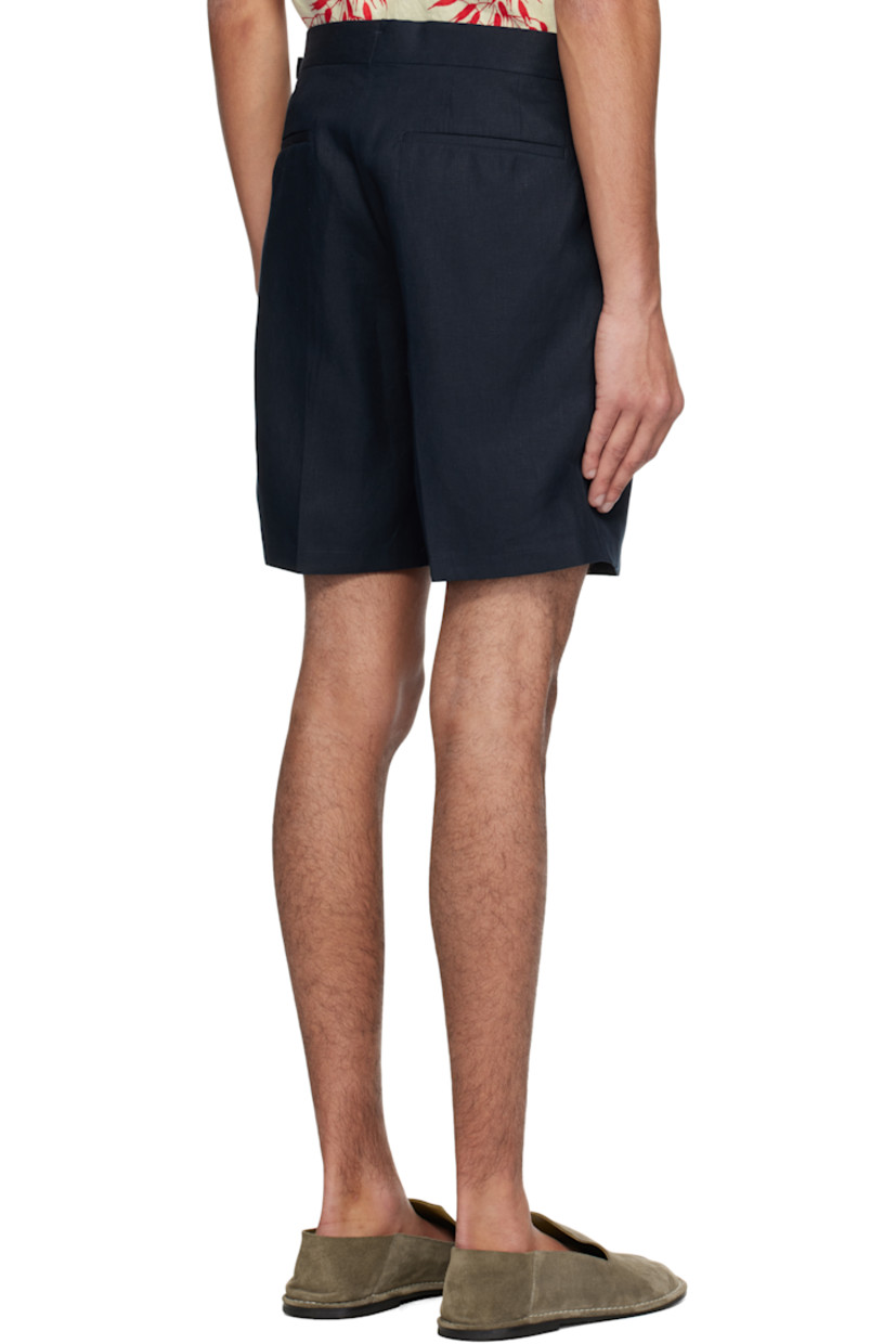Linen hopsack shorts.

· Four-pocket styling
· Zip fly
· Cinch straps at waistband

Supplier color: Night iris