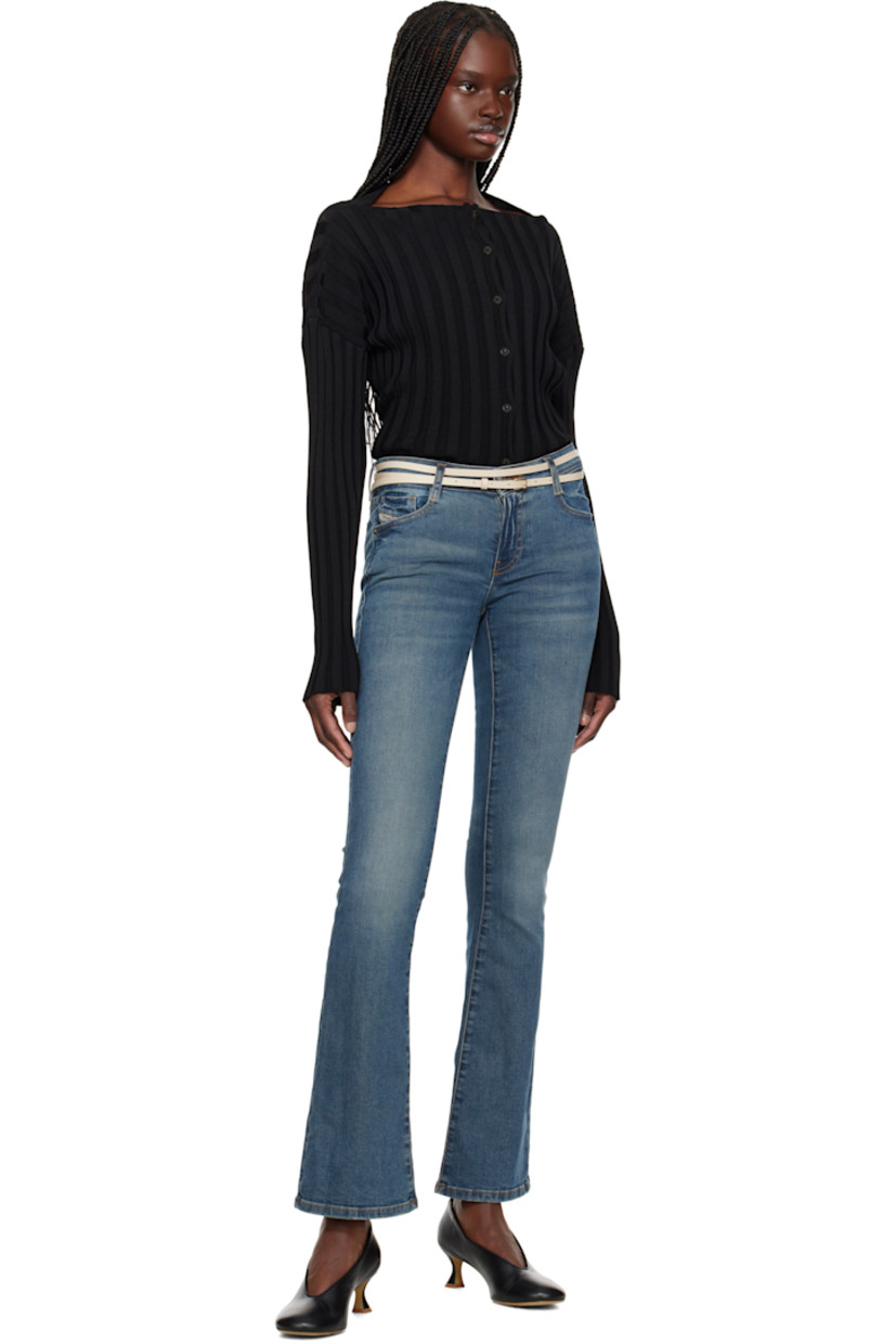 Wraparound buffed leather belt in off-white.

· Pin-buckle fastening
· Gold-tone hardware
· W0.5"

Supplier color: Calico