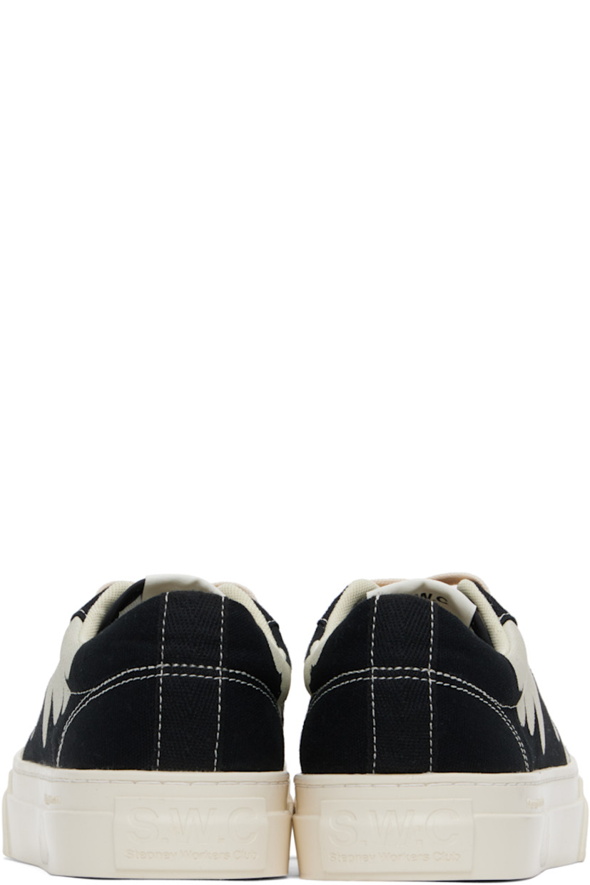 Low-top canvas sneakers in black and white.

· Lace-up closure
· Logo patch at padded tongue
· Padded collar
· Graphics printed at sides 
· Mesh lining
· Logo embossed at midsole 
· Treaded rubber sole
· Contrast stitching in white

Supplier color: Black/White