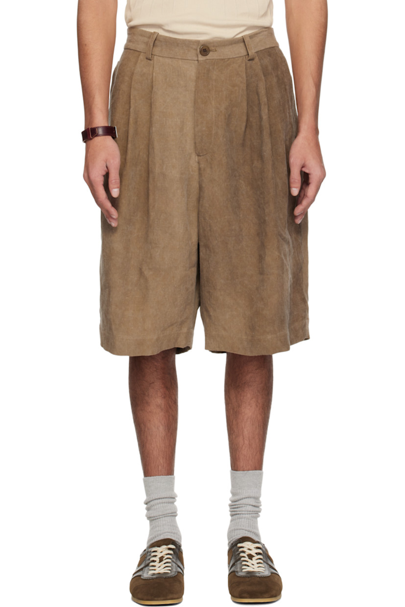 Washed linen hopsack shorts. Subtle fading throughout. 

· Belt loops
· Two-pocket styling
· Lampo zip fly
· Pleats at front and back
· Horn hardware

Supplier color: Hard wash brown