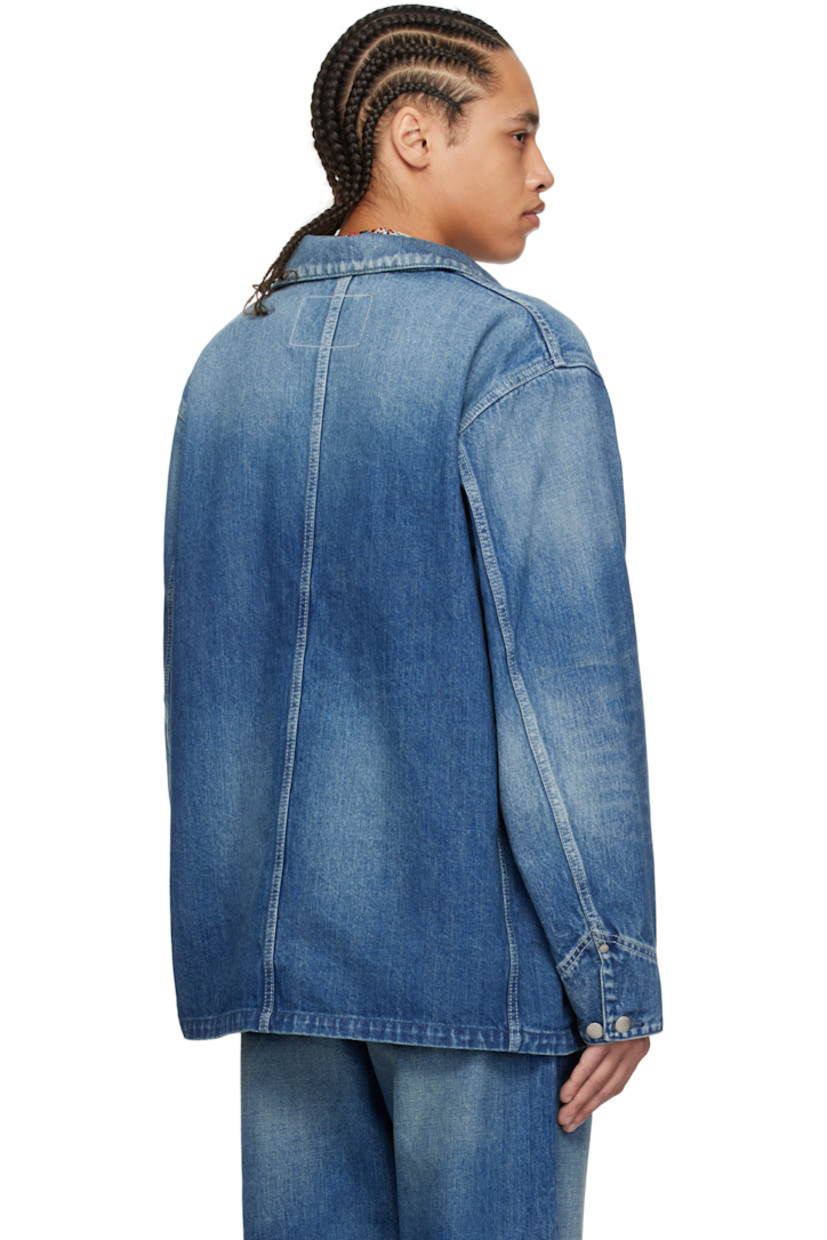 14 oz non-stretch selvedge denim jacket. Fading throughout.

· Spread collar
· Button closure
· Flap and zip pocket at chest
· Patch pockets
· Adjustable button fastening at cuffs
· Pocket at interior

Supplier color: Bleached indigo