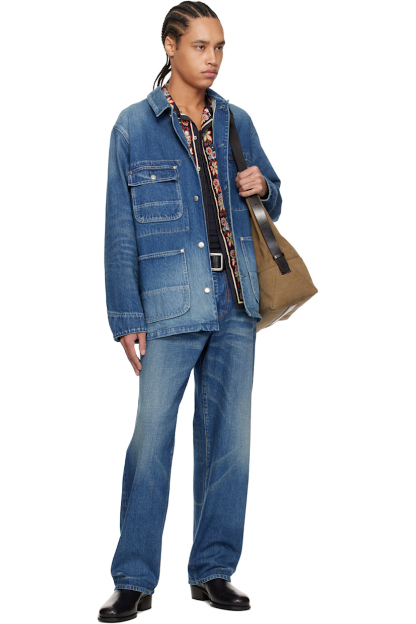 14 oz non-stretch selvedge denim jacket. Fading throughout.

· Spread collar
· Button closure
· Flap and zip pocket at chest
· Patch pockets
· Adjustable button fastening at cuffs
· Pocket at interior

Supplier color: Bleached indigo