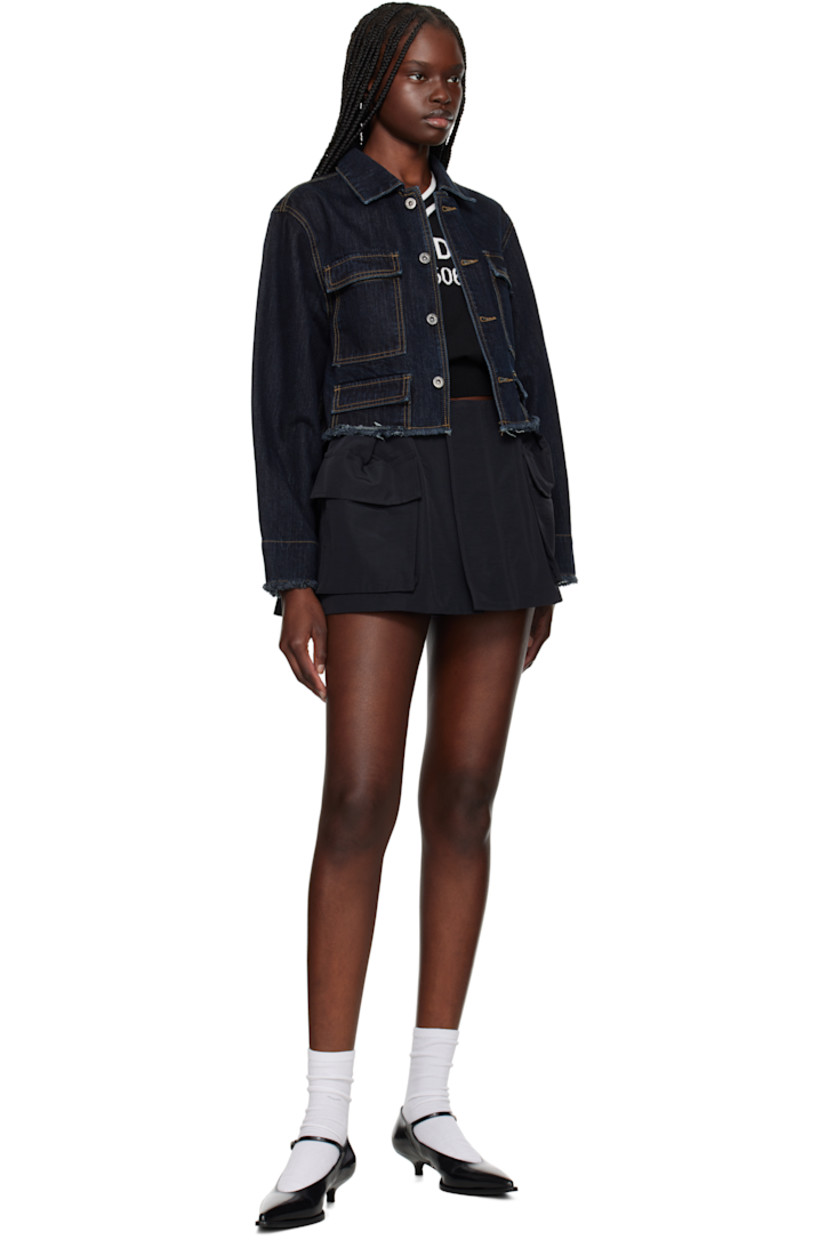 Non-stretch denim jacket. 

· Spread collar
· Button closure
· Flap pockets
· Logo embroidered at chest 
· Frayed edge at cropped hem and cuffs
· Dropped shoulders
· Contrast stitching in tan

Supplier color: Blue