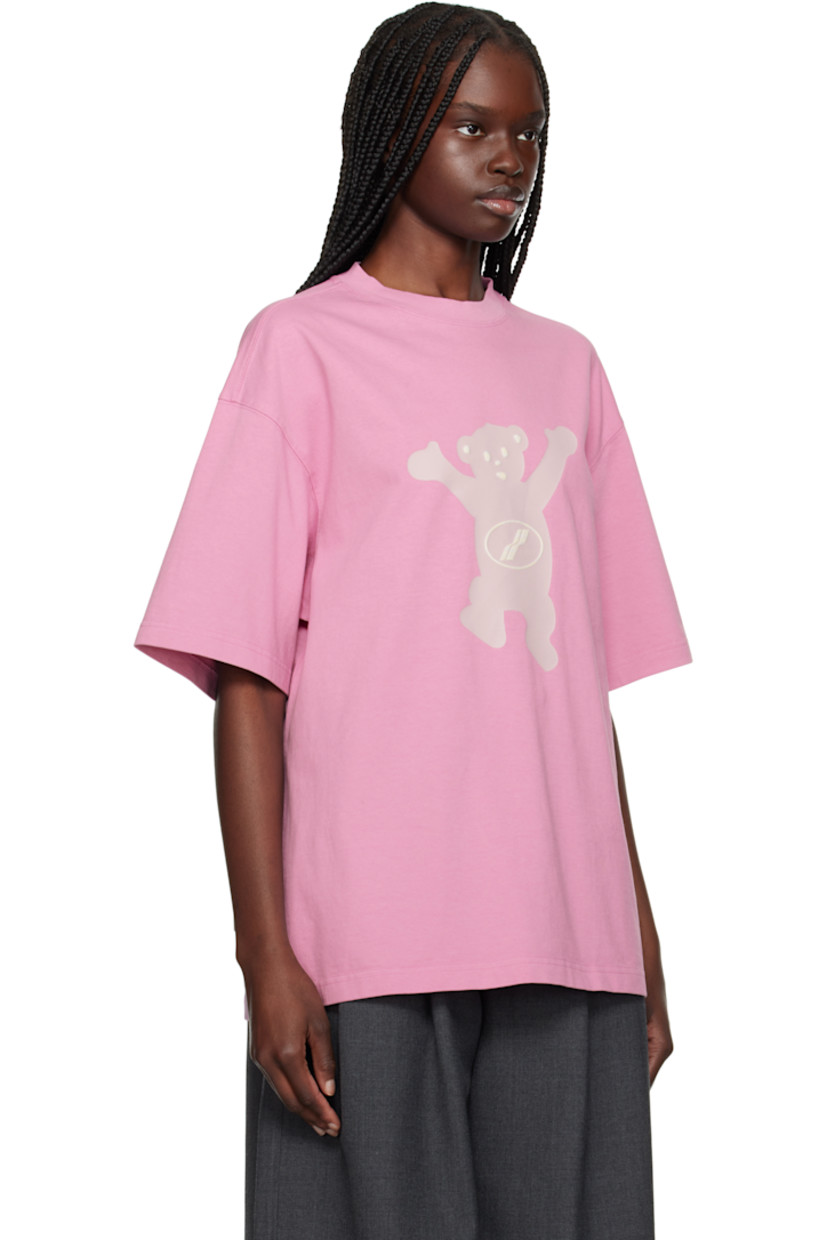 Cotton jersey T-shirt.

· Rib-knit crewneck
· Logo graphic printed at front
· Dropped shoulders
· Graphic printed at back
· Rubberized logo patch at back

Supplier color: Pink