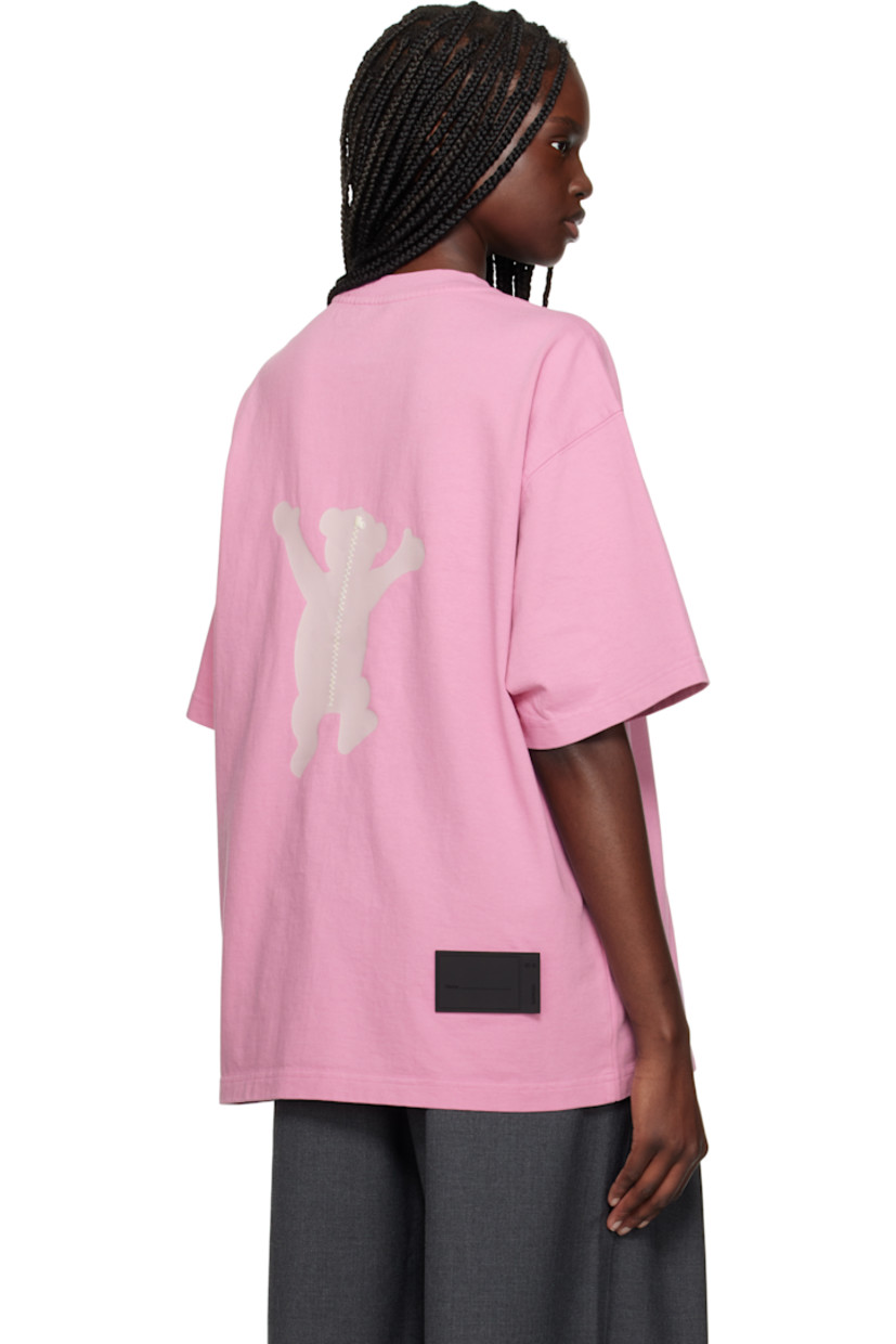 Cotton jersey T-shirt.

· Rib-knit crewneck
· Logo graphic printed at front
· Dropped shoulders
· Graphic printed at back
· Rubberized logo patch at back

Supplier color: Pink