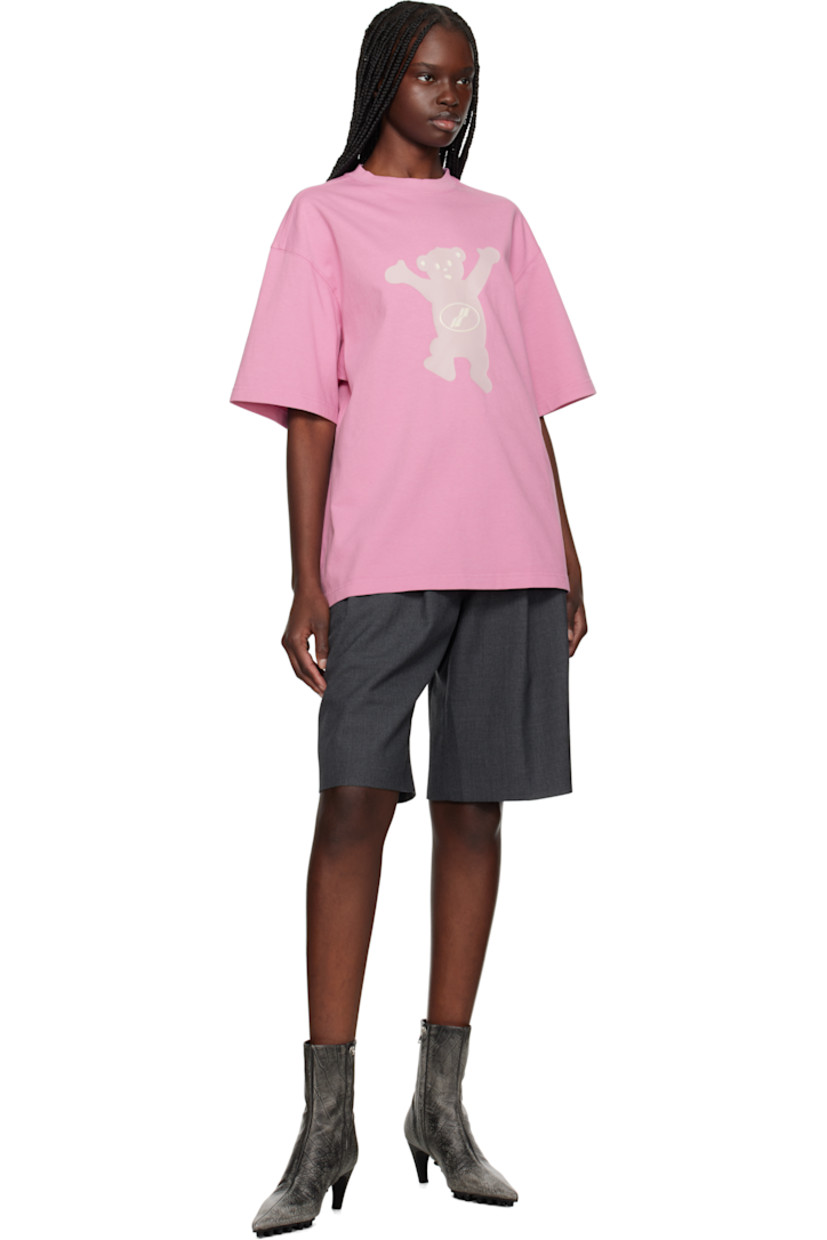 Cotton jersey T-shirt.

· Rib-knit crewneck
· Logo graphic printed at front
· Dropped shoulders
· Graphic printed at back
· Rubberized logo patch at back

Supplier color: Pink