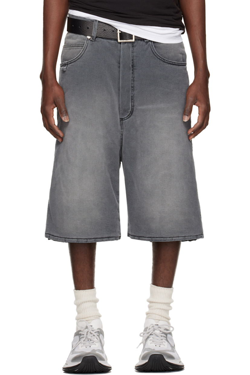 Padded non-stretch denim shorts. Fading throughout.

· Belt loops
· Five-pocket styling
· Zip-fly
· Loop at front pocket
· Leather logo patch at back waistband
· Logo-engraved silver-tone hardware
· Full twill lining

Supplier color: Outcast grey