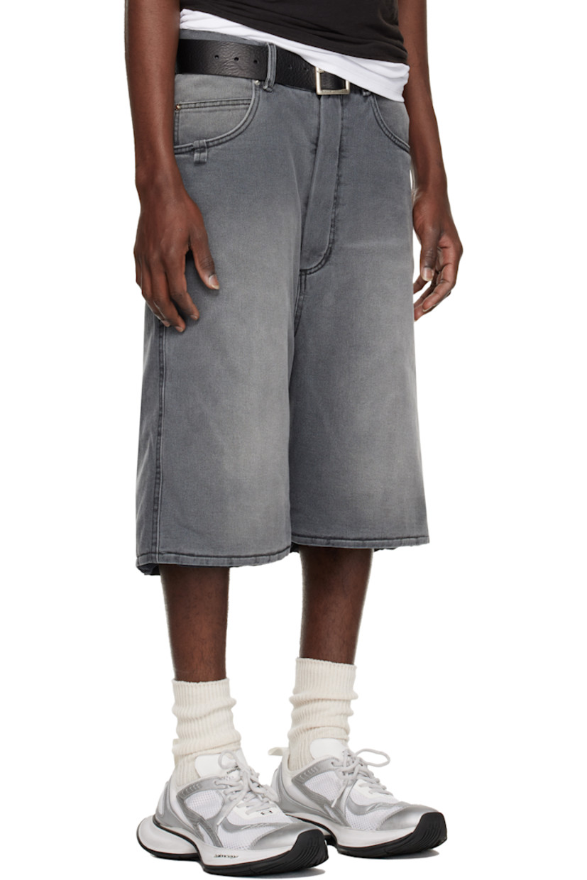 Padded non-stretch denim shorts. Fading throughout.

· Belt loops
· Five-pocket styling
· Zip-fly
· Loop at front pocket
· Leather logo patch at back waistband
· Logo-engraved silver-tone hardware
· Full twill lining

Supplier color: Outcast grey
