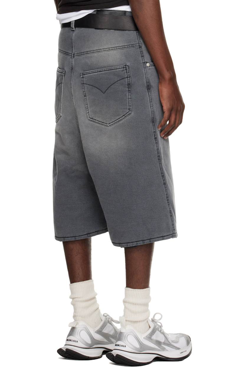 Padded non-stretch denim shorts. Fading throughout.

· Belt loops
· Five-pocket styling
· Zip-fly
· Loop at front pocket
· Leather logo patch at back waistband
· Logo-engraved silver-tone hardware
· Full twill lining

Supplier color: Outcast grey