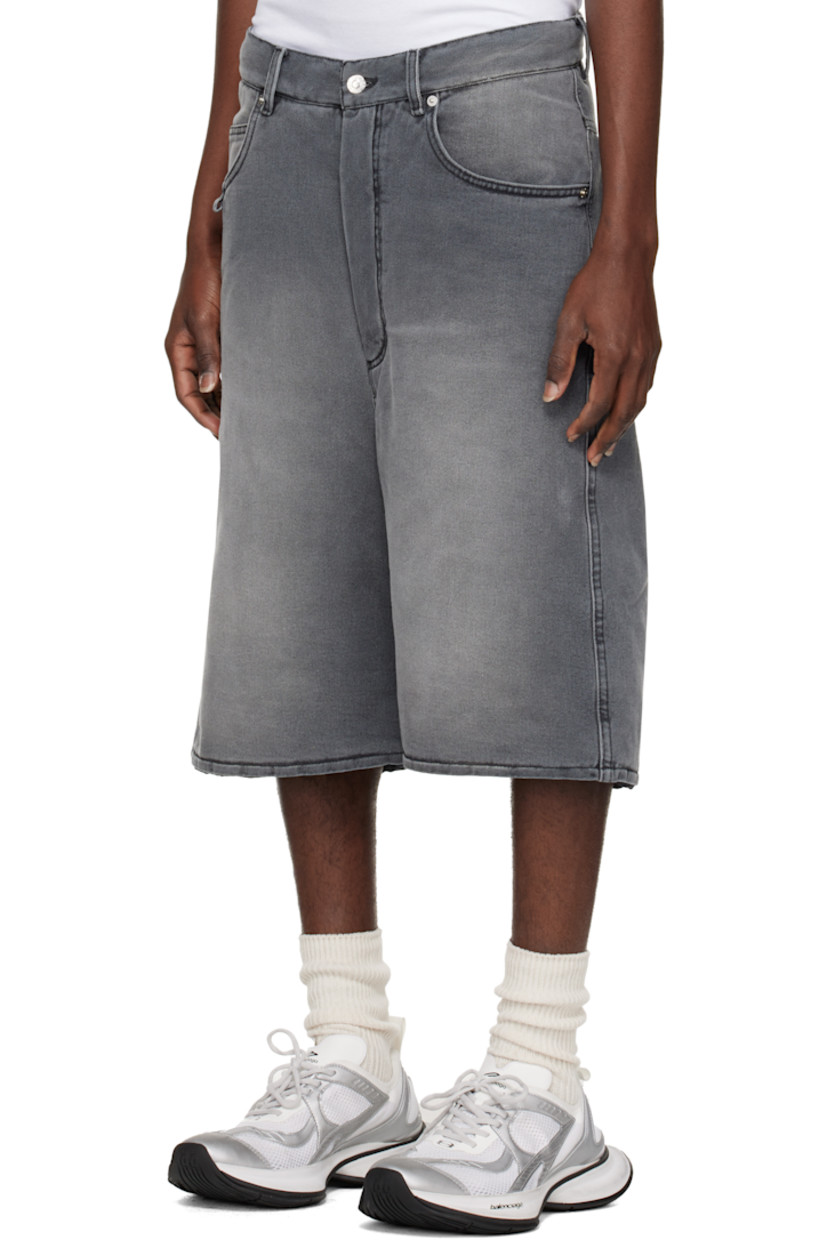 Padded non-stretch denim shorts. Fading throughout.

· Belt loops
· Five-pocket styling
· Zip-fly
· Loop at front pocket
· Leather logo patch at back waistband
· Logo-engraved silver-tone hardware
· Full twill lining

Supplier color: Outcast grey