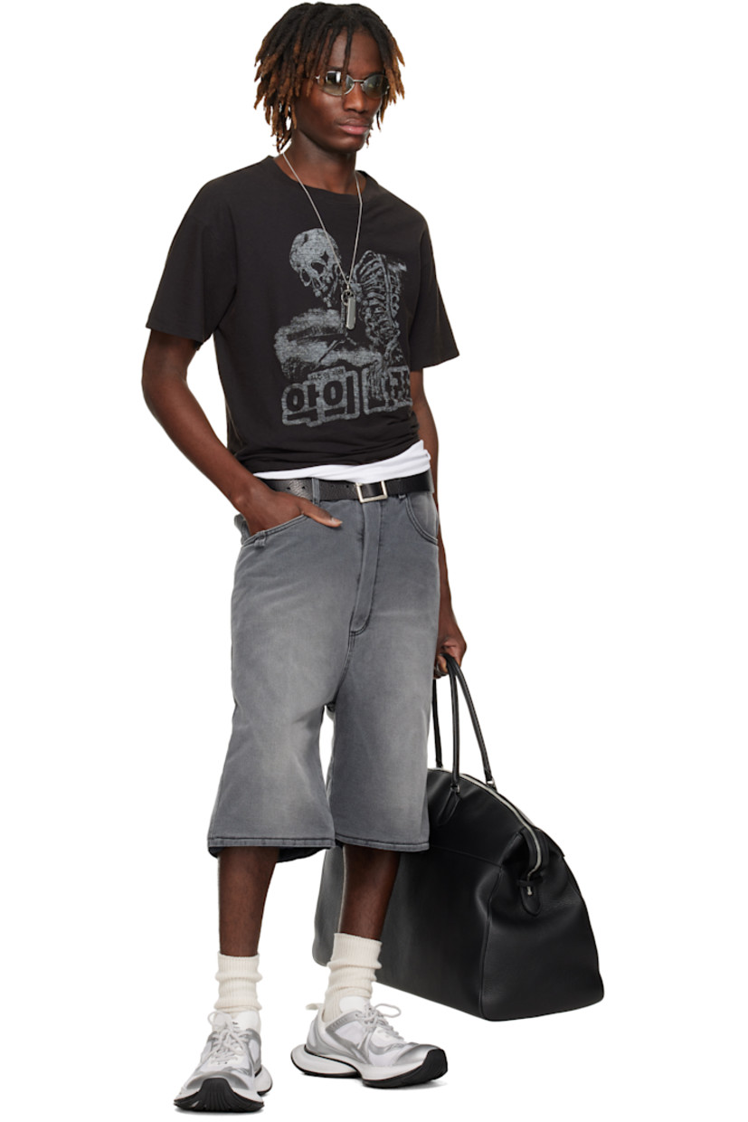 Padded non-stretch denim shorts. Fading throughout.

· Belt loops
· Five-pocket styling
· Zip-fly
· Loop at front pocket
· Leather logo patch at back waistband
· Logo-engraved silver-tone hardware
· Full twill lining

Supplier color: Outcast grey