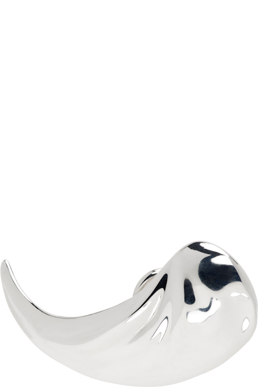 Single handcrafted earring in recycled sterling silver.

· Clip-on fastening
· H1.5" x W0.75"

Supplier color: Sterling silver