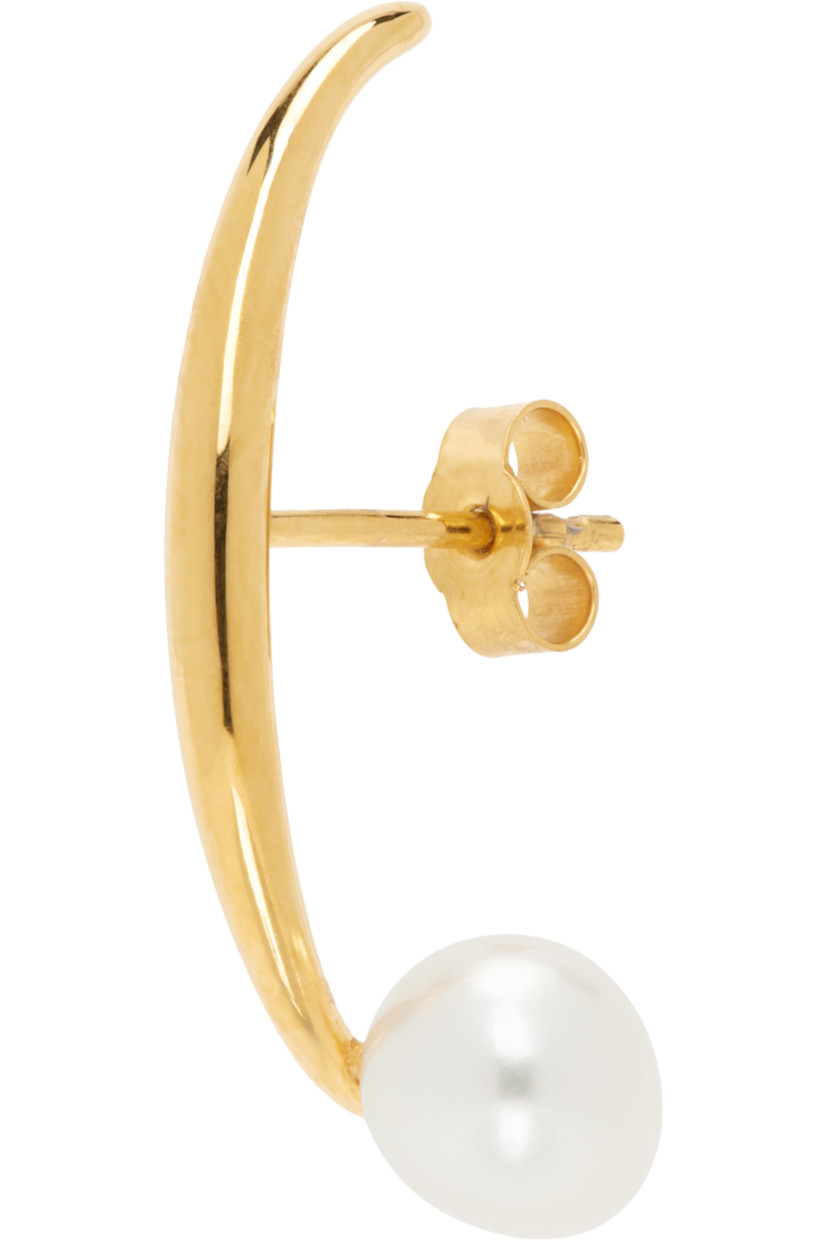 Single handcrafted earring in recycled 18k gold vermeil.

· Freshwater pearl at end
· Post-stud fastening
· H1" x W0.5"

Supplier color: Yellow vermeil