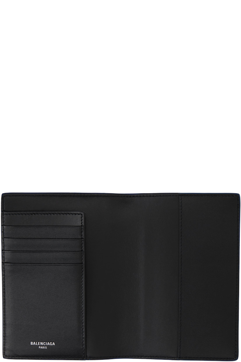 Grained calfskin wallet in blue.

· Gold-tone logo and graphic stamp at face
· Six card slots
· Single passport slot
· Buffed calfskin interior
· H5.25" x W4" x D0.5"

Supplier color: Passport blue