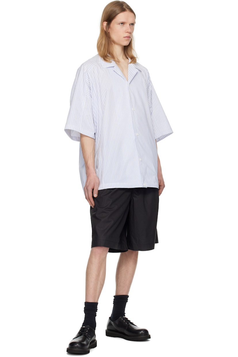 Coated cotton poplin shorts.

· Drawstring at elasticized waistband
· Four-pocket styling
· Zip fly
· Pleats at front
· Logo embroidered at front
· Full mesh lining

Supplier color: Black