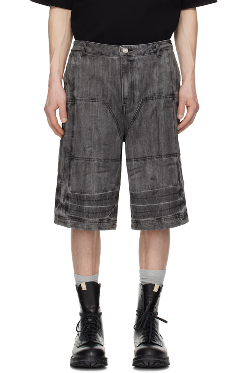 Non-stretch denim shorts. Fading throughout.

· Belt loops
· Four-pocket styling
· Zip fly
· Pleats at front
· Hammer loop at outseam
· Patch pockets at outseam
· Logo flag at back pocket

Supplier color: Black