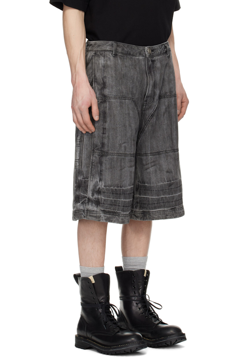 Non-stretch denim shorts. Fading throughout.

· Belt loops
· Four-pocket styling
· Zip fly
· Pleats at front
· Hammer loop at outseam
· Patch pockets at outseam
· Logo flag at back pocket

Supplier color: Black