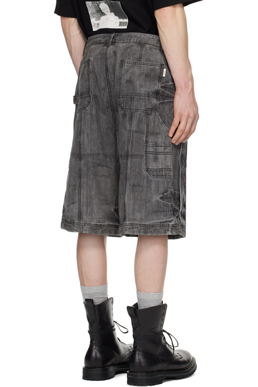 Non-stretch denim shorts. Fading throughout.

· Belt loops
· Four-pocket styling
· Zip fly
· Pleats at front
· Hammer loop at outseam
· Patch pockets at outseam
· Logo flag at back pocket

Supplier color: Black