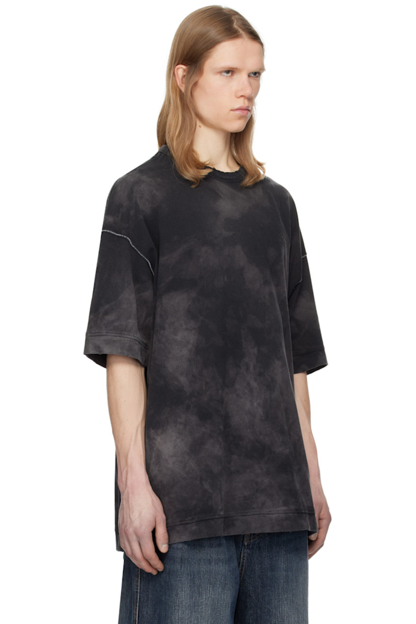 Cotton jersey T-shirt. Fading and distressing throughout.

· Crewneck
· Logo embroidered at chest
· Logo flag at side seam
· Dropped shoulders

Supplier color: Black