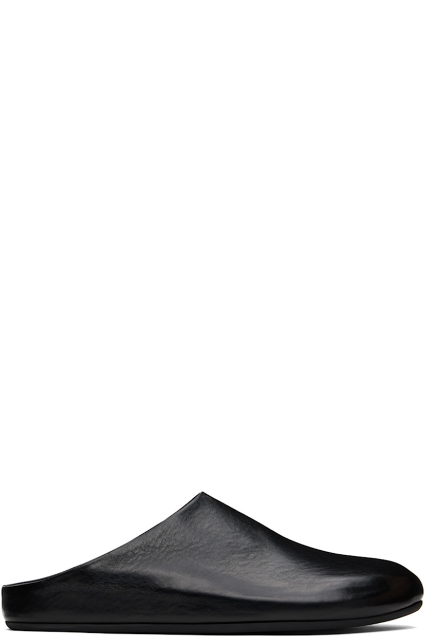 Handcrafted grained leather mules in black. 

· Logo printed at molded footbed
· Covered rubber midsole
· Rubber sole 

Supplier color: Volanata nero