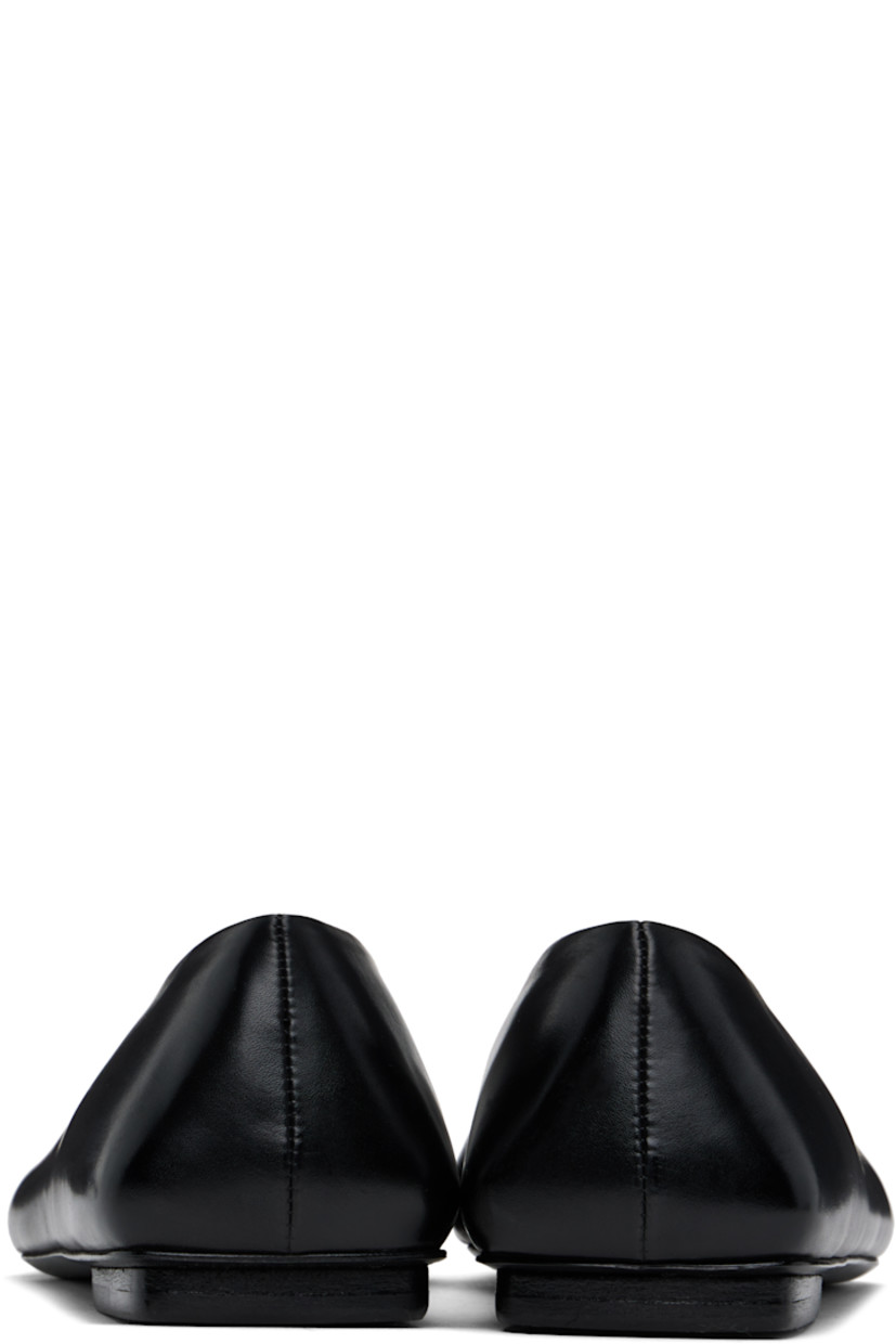 Buffed leather ballerina flats in black.

· Pointed toe
· Suede and buffed leather lining
· Leather block heel with rubber injection
· Leather sole

Supplier color: Black