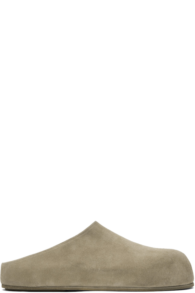 Nubuck mules in gray.

· Buffed leather lining
· Rubber injection at heel
· Hand-painted leather sole

Supplier color: Clay