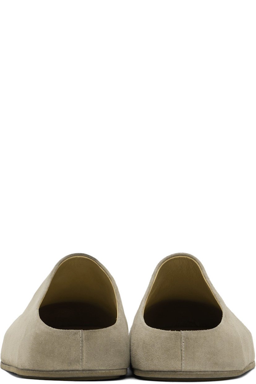Nubuck mules in gray.

· Buffed leather lining
· Rubber injection at heel
· Hand-painted leather sole

Supplier color: Clay