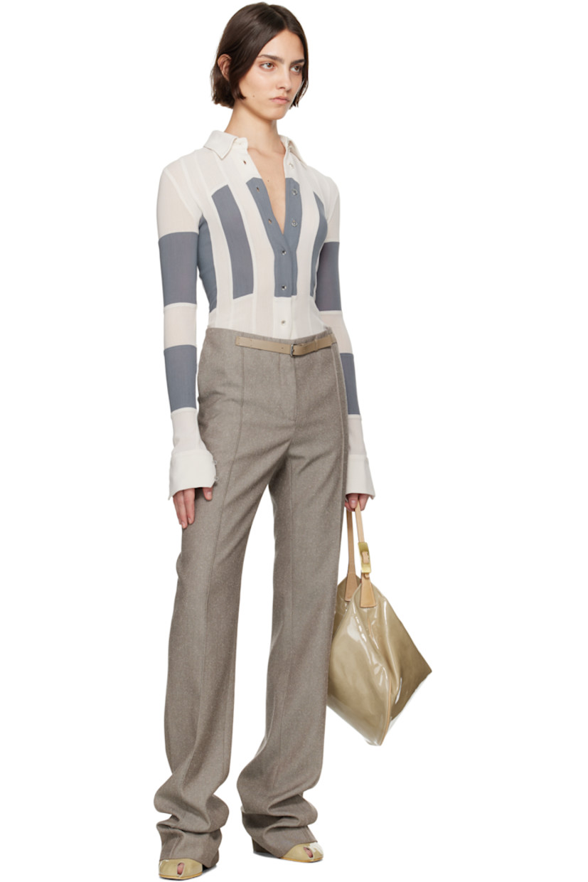 Patent leather shoulder bag in beige.

· Adjustable grained leather shoulder strap
· Zip closure
· Faux-suede lining
· Gold-tone hardware
· H13" x W17" x D3.5"

Supplier color: Palo santo