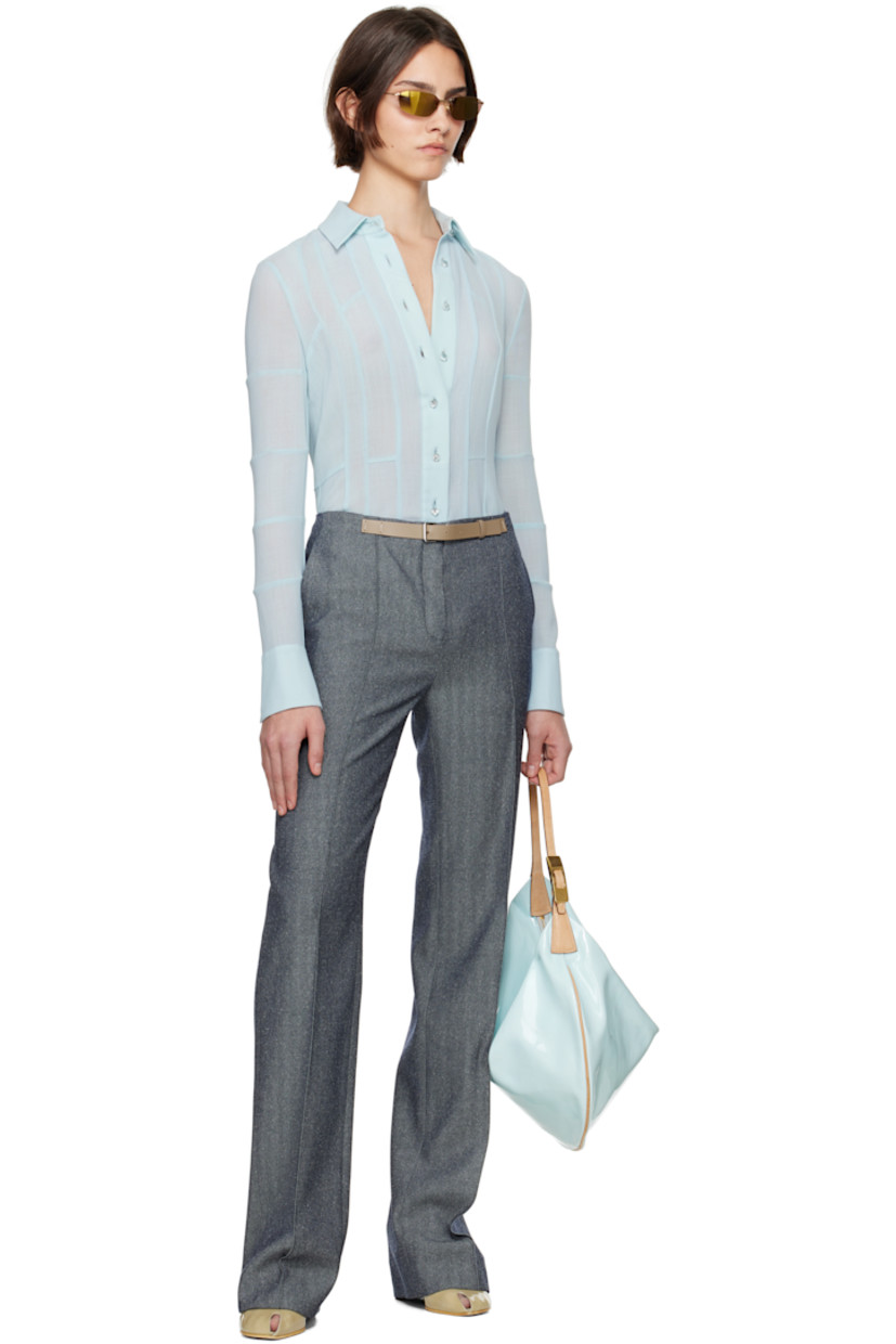 Patent leather shoulder bag in blue.

· Adjustable grained leather shoulder strap
· Zip closure
· Faux-suede lining
· Gold-tone hardware
· H13" x W17" x D3.5"

Supplier color: Frozen blue