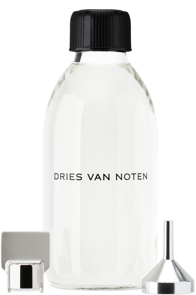 Eau de parfum refill with aromatic scents.

· Top notes: bergamot, cedar leaves
· Heart notes: sage incense, patchouli
· Base notes: vetiver, musk
· Perfumer: Nicolas Bonneville
· Vegan
· FSC- and PEFC-certified

Alcohol Denat., Parfum (Fragrance), Aqua (Water), Butyl Methoxydibenzoylmethane, Linalool, Geraniol, Limonene, Farnesol, Citral, Eugenol, Alcohol Of Vegetal Origin 80% Vol.