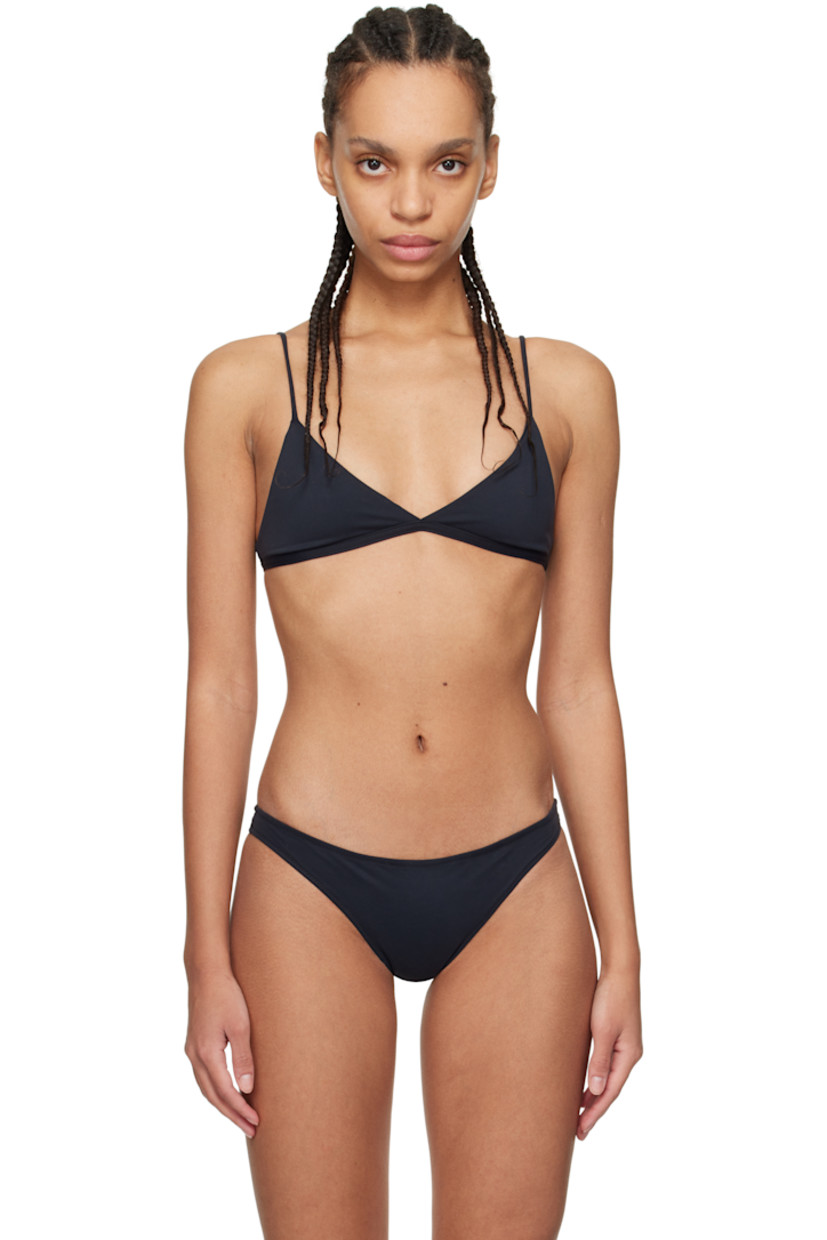 LYCRA® XTRA LIFE™ stretch ECONYL® regenerated nylon jersey bikini top.

· UV protection 
· V-neck 
· Adjustable spaghetti straps

Supplier color: Black terra