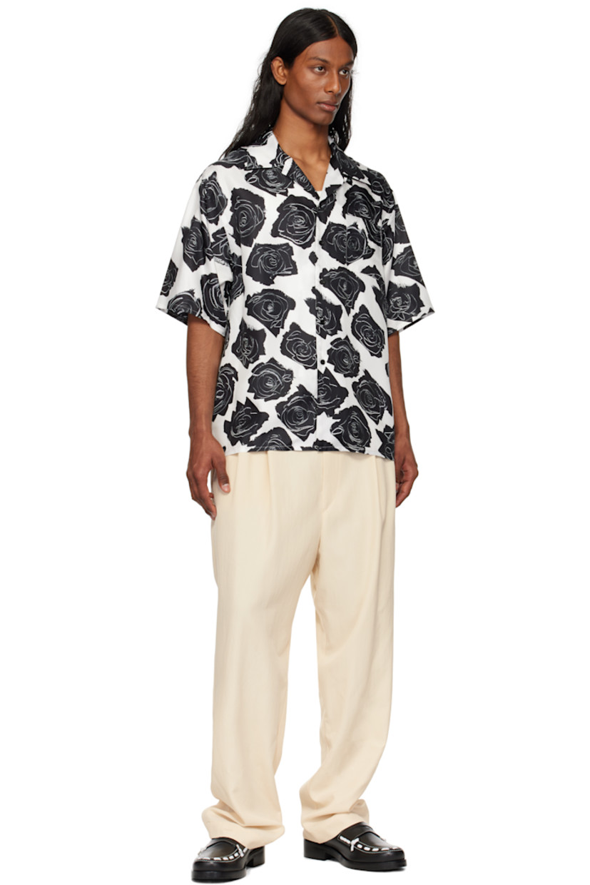 Silk satin shirt. Floral pattern printed throughout.

· Open spread collar
· Button closure
· Patch pocket

Supplier color: Lily white