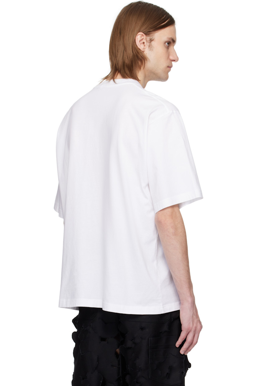 Cotton jersey T-shirt. 

· Rib-knit crewneck
· Logo graphic printed at front

Supplier color: Lily white
