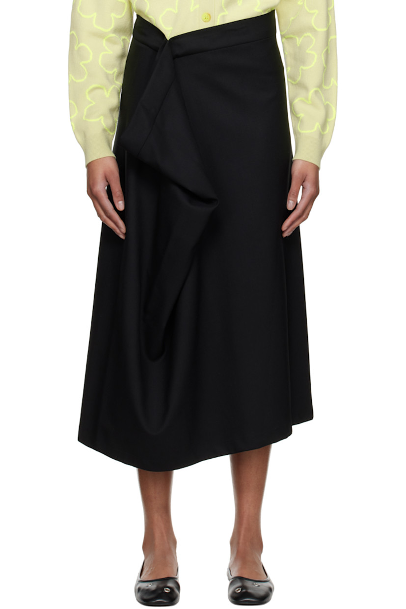 Plain-woven virgin wool midi skirt. 

· Wrap construction
· Adjustable button fastenings at waistband
· Full twill lining 

Supplier color: Black