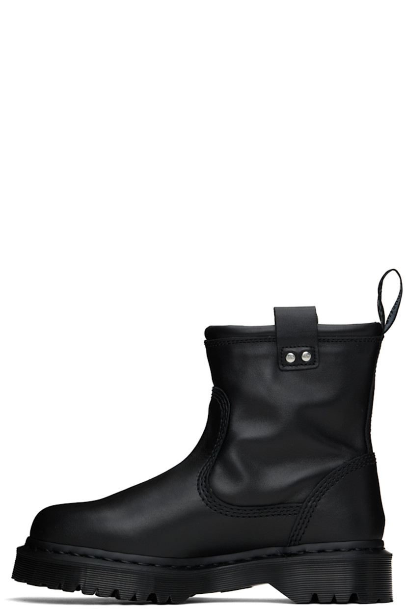 Ankle-high nappa leather boots in black.

· Pull-loops at collar
· Logo-engraved rivets at sides
· Yellow topstitching at heat-sealed Goodyear welt
· Treaded Air Cushion rubber sole

Supplier color: Black wanama