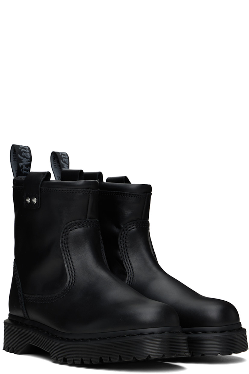 Ankle-high nappa leather boots in black.

· Pull-loops at collar
· Logo-engraved rivets at sides
· Yellow topstitching at heat-sealed Goodyear welt
· Treaded Air Cushion rubber sole

Supplier color: Black wanama