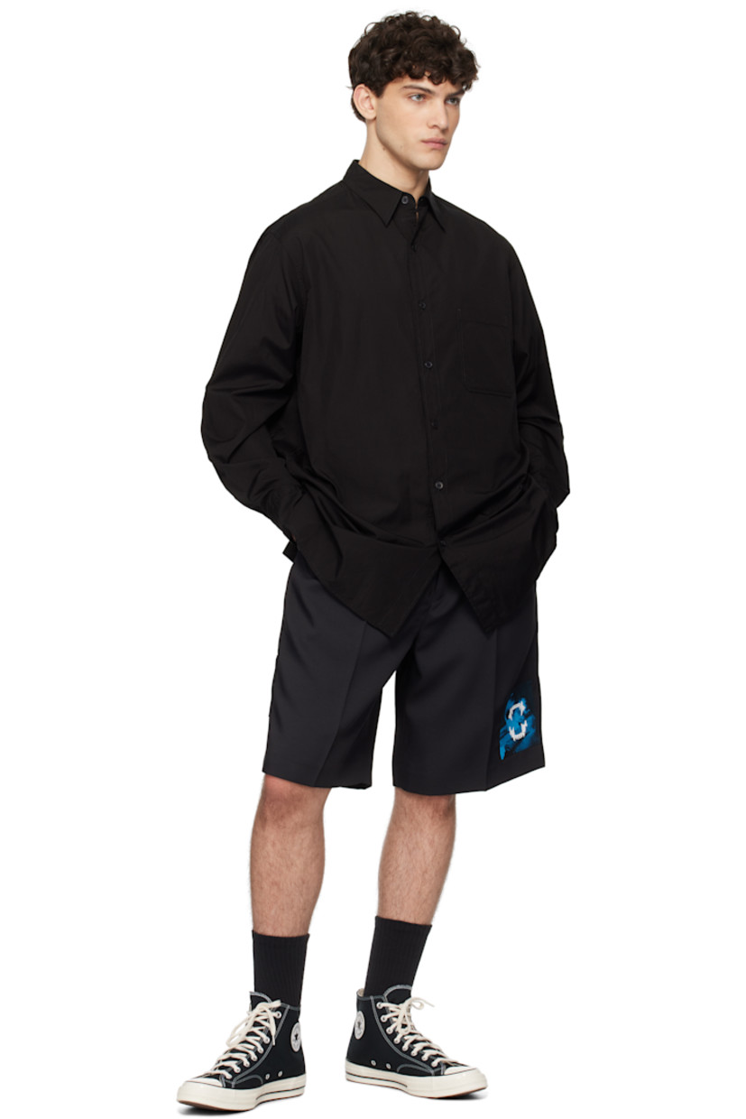 Polyester twill shorts.

· Belt loops
· Four-pocket styling
· Zip-fly
· Pleats at front
· Appliqué at leg and outseam
· Creased legs

Supplier color: Black