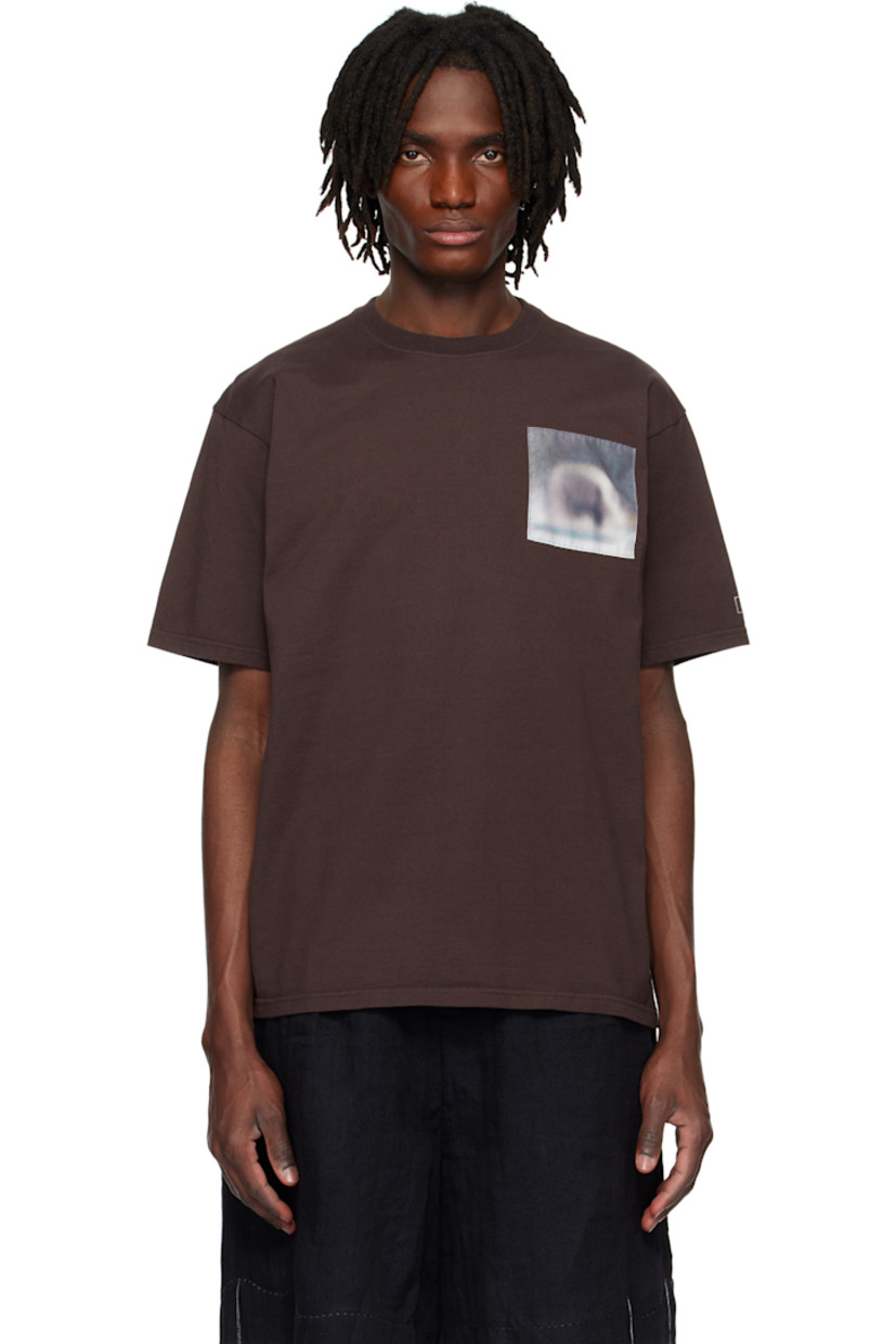 Cotton jersey T-shirt.

· Rib-knit crewneck
· Graphic patch at chest
· Dropped shoulders
· Logo printed at cuff

Supplier color: Gray/Brown