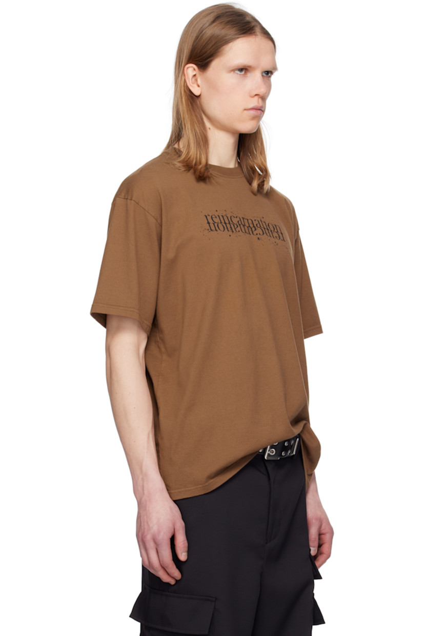 Cotton jersey T-shirt. 

· Rib-knit crewneck
· Text printed at chest
· Dropped shoulders
· Graphic printed at back

Supplier color: Brown