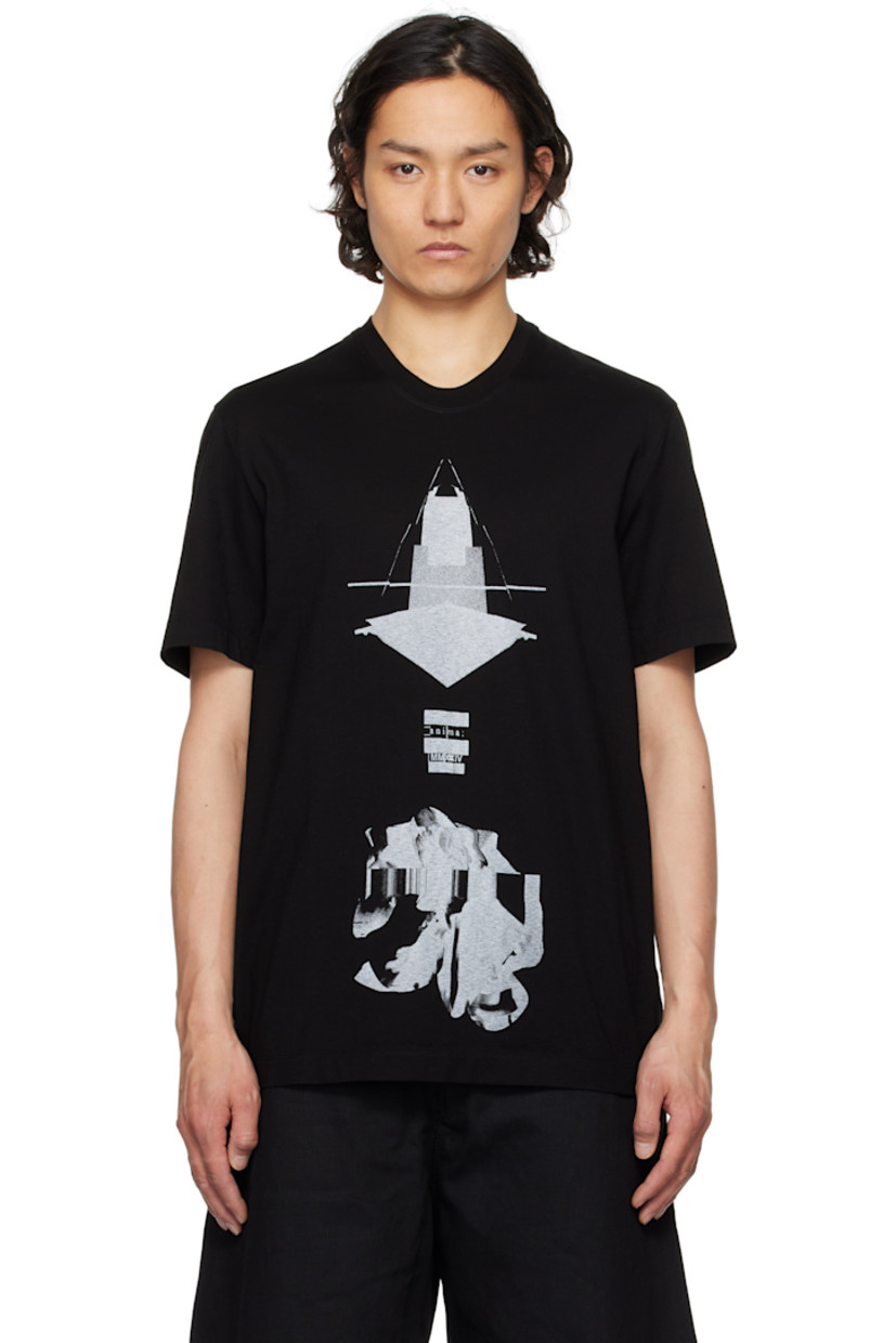 Cotton jersey T-shirt.

· Rib-knit crewneck 
· Logo graphic printed at front

Supplier color: Black
