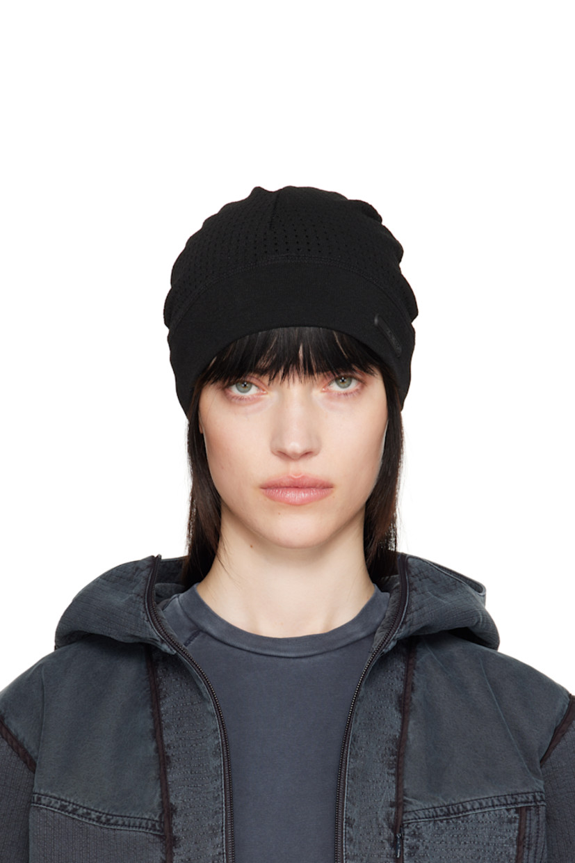 Jersey beanie in black.

· Perforated detailing throughout
· Rubberized logo patch at brim

Supplier color: Black